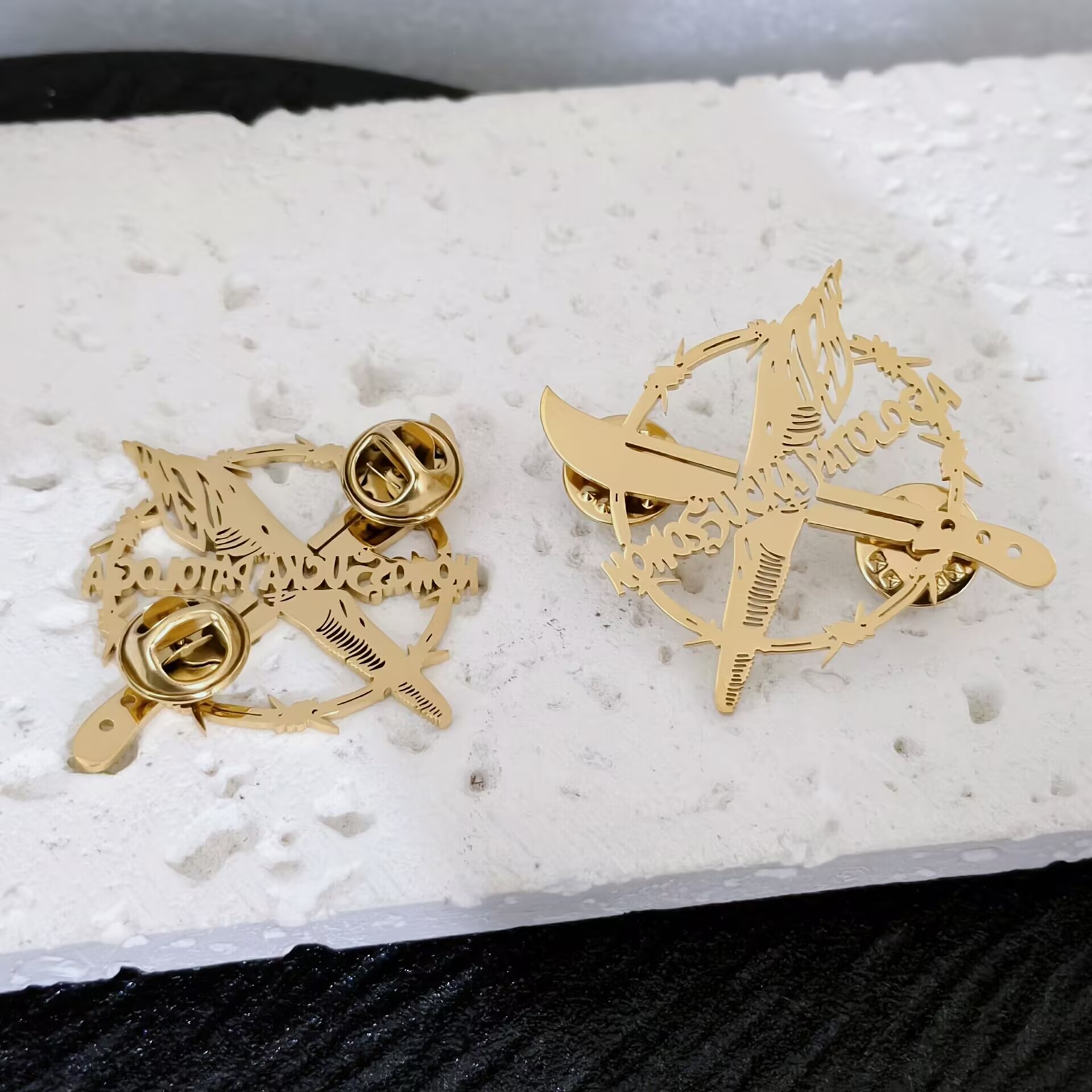 Custom Stainless Steel Brooch  - огляд і ціна Tuxedo Lapel Pin